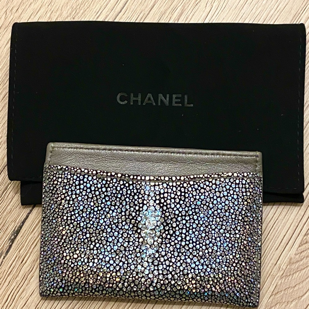 Chanel Stringray Cardholder - Picture 2 of 10
